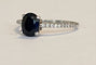 52 Diana - Bague en or blanc 18 kt, saphir et diamants 58 Facettes ring