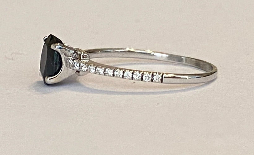 52 Diana - Bague en or blanc 18 kt, saphir et diamants 58 Facettes ring