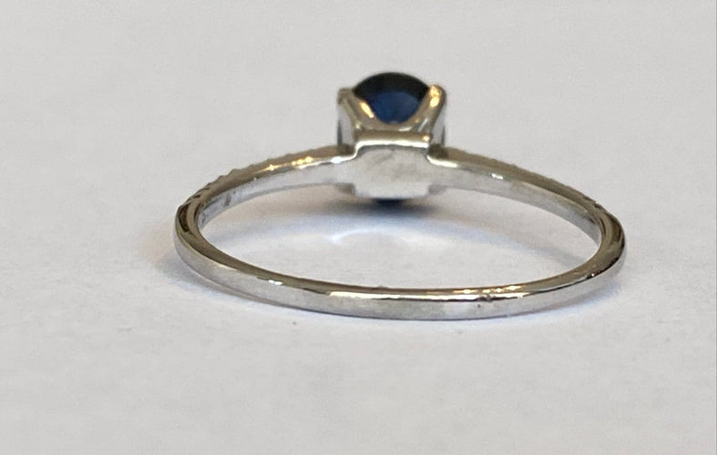 52 Diana - Bague en or blanc 18 kt, saphir et diamants 58 Facettes ring