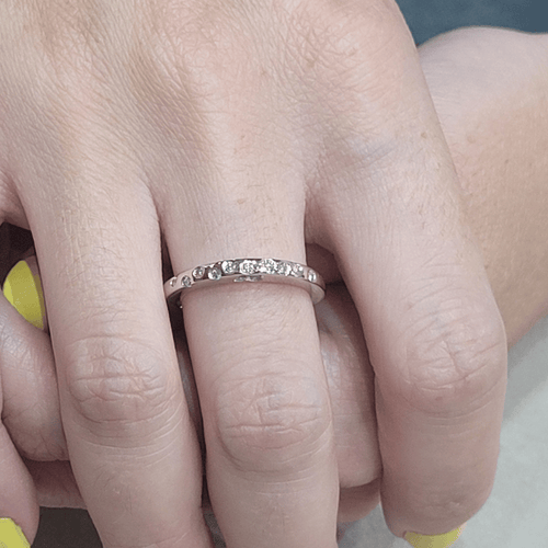 54 Bague en or blanc 18k et diamants 58 Facettes S98