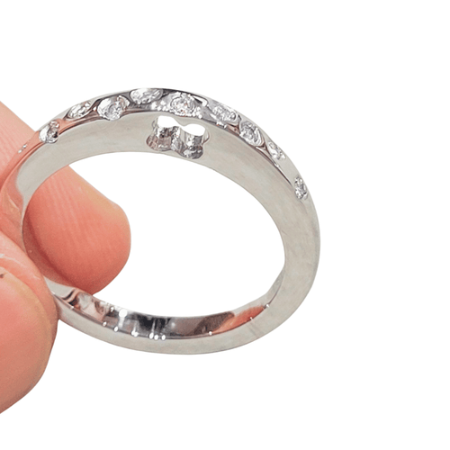 54 Bague en or blanc 18k et diamants 58 Facettes S98