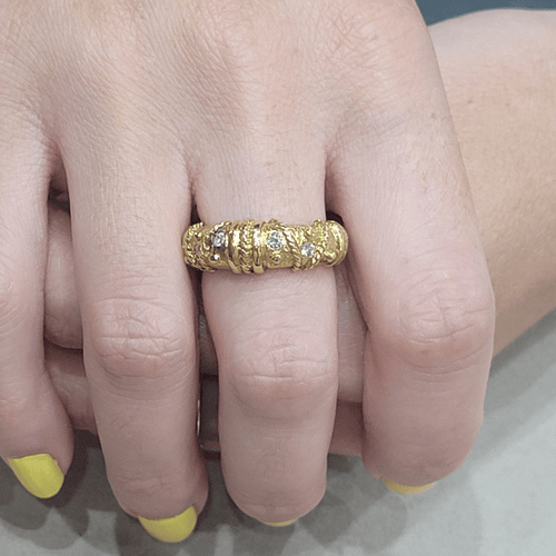 54 Bague en or jaune 18K et diamants 58 Facettes T486