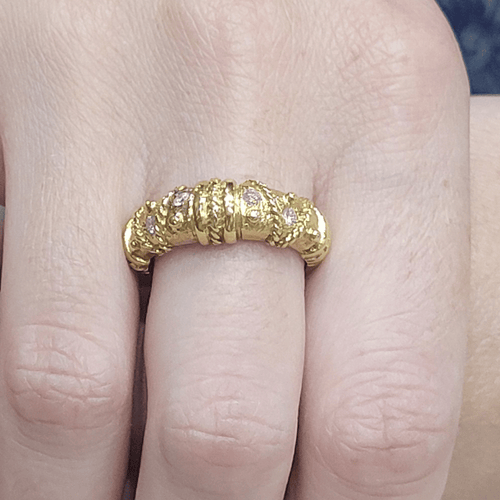 54 Bague en or jaune 18K et diamants 58 Facettes T486