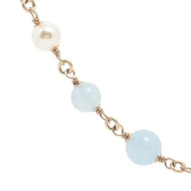 Chanel - Sautoir en résine bleue et perles d’imitation 58 Facettes 1275