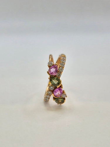 53 Bague croisée en or rose, saphirs roses et verts, diamants 58 Facettes 324/193