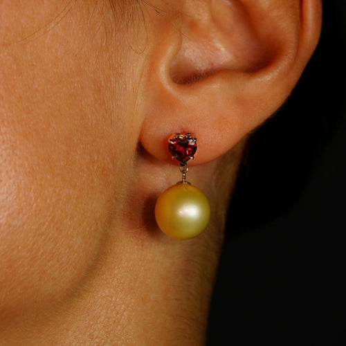 Boucles d'oreilles Boucles d'oreilles en or jaune 14 ct, grenats cœur et perles 58 Facettes E035