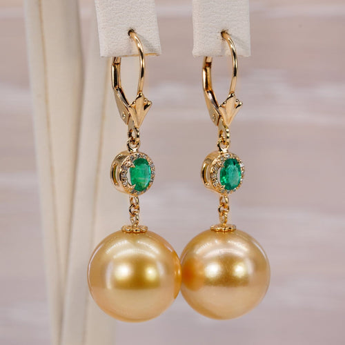 Boucles d'oreilles Boucles d'oreilles en or jaune, émeraudes, diamants et perles des Mers du Sud 58 Facettes E0038