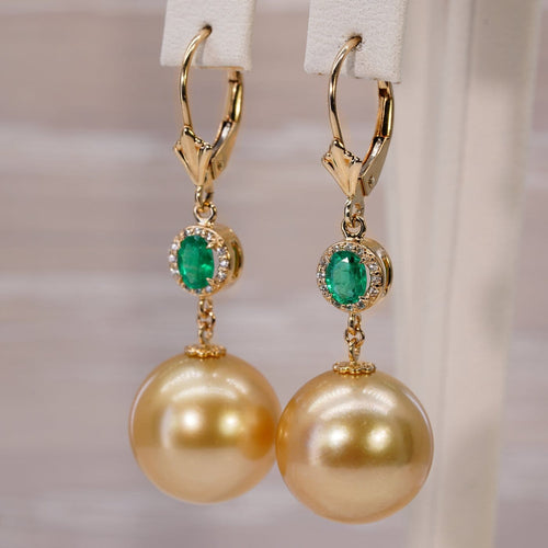 Boucles d'oreilles Boucles d'oreilles en or jaune, émeraudes, diamants et perles des Mers du Sud 58 Facettes E0038