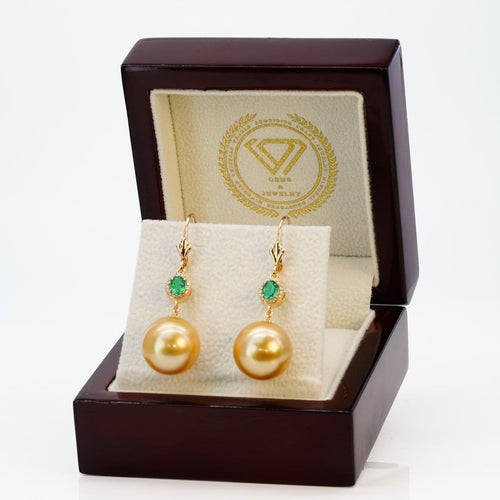 Boucles d'oreilles Boucles d'oreilles en or jaune, émeraudes, diamants et perles des Mers du Sud 58 Facettes E0038