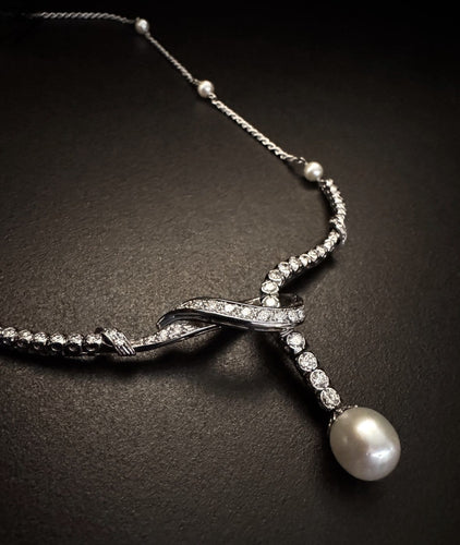 Collier en or blanc avec perle et diamants 58 Facettes COL80