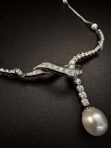 Collier en or blanc avec perle et diamants 58 Facettes COL80