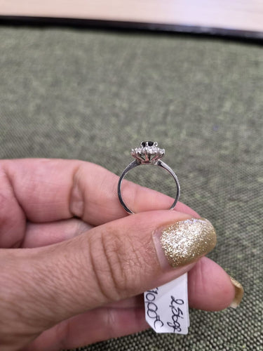 Bague 50 Bague en or blanc avec saphir bleu et brillants 58 Facettes STBO112F