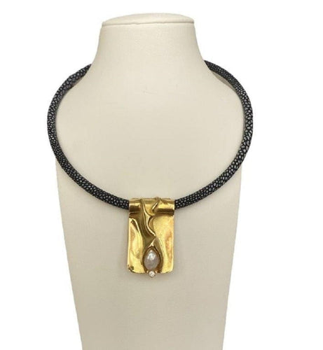 Jean-Pierre De Saedeleer - Collier pendentif en or jaune et perle 58 Facettes collier