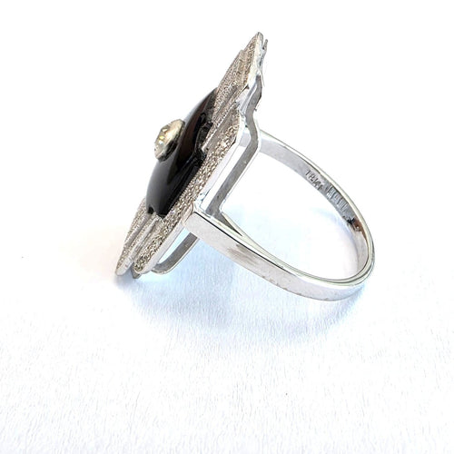 59 Bague en or blanc 18 ct avec diamants et onyx 58 Facettes 286/26 E
