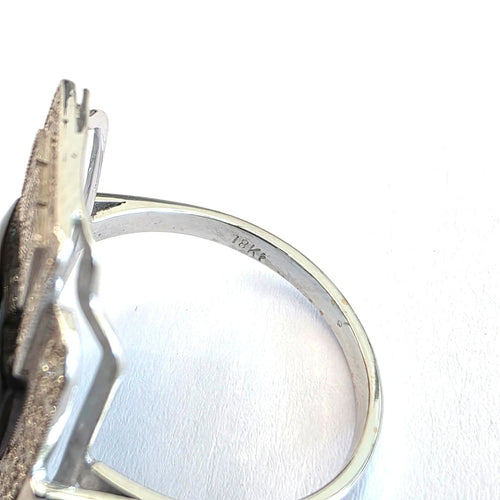 59 Bague en or blanc 18 ct avec diamants et onyx 58 Facettes 286/26 E