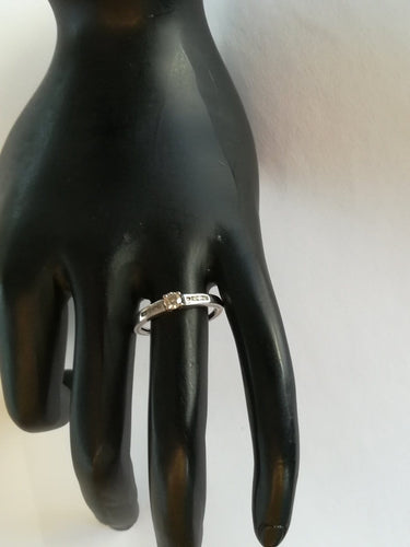 49 Bague solitaire en or blanc et diamants 58 Facettes 000567