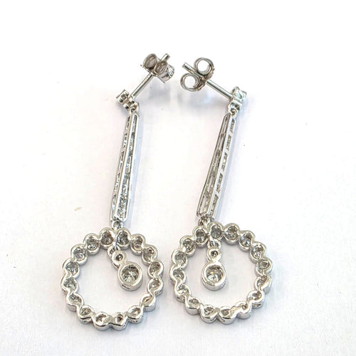 Boucles d'oreilles en or blanc 18 ct et diamants 58 Facettes 494/26 D