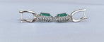 ALGT - Boucles d'oreilles pendantes en or blanc, émeraudes et diamants 58 Facettes earrings