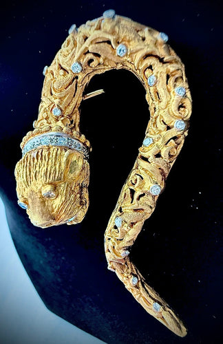 Broche chimère lion-serpent en or jaune, or blanc 18 carats et diamants 58 Facettes broche 43