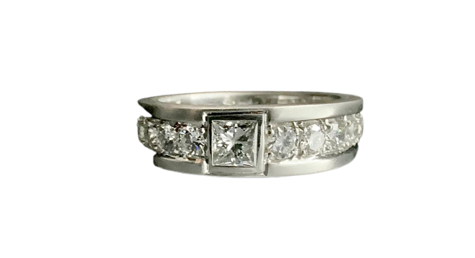 Alliance pour homme en or blanc 18 carats et diamants