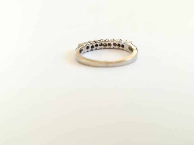 48.5 Demi-alliance - Bague en or blanc et diamants 58 Facettes 00569
