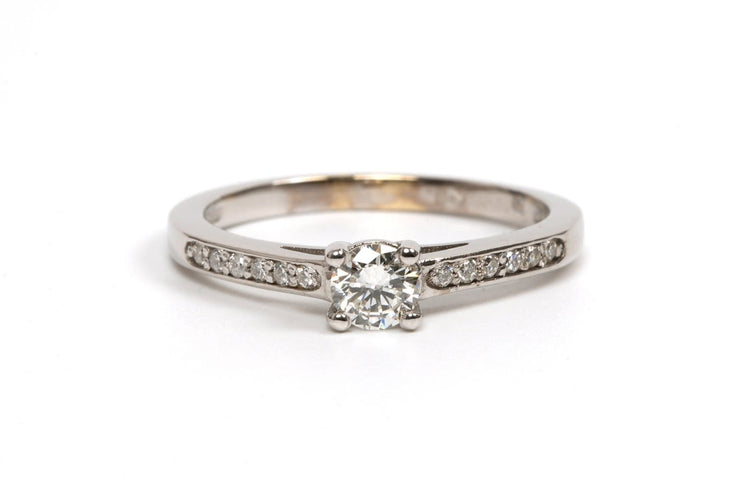 Bague 57 Bague contemporaine en or blanc 18 carats et diamants 58 Facettes 21756