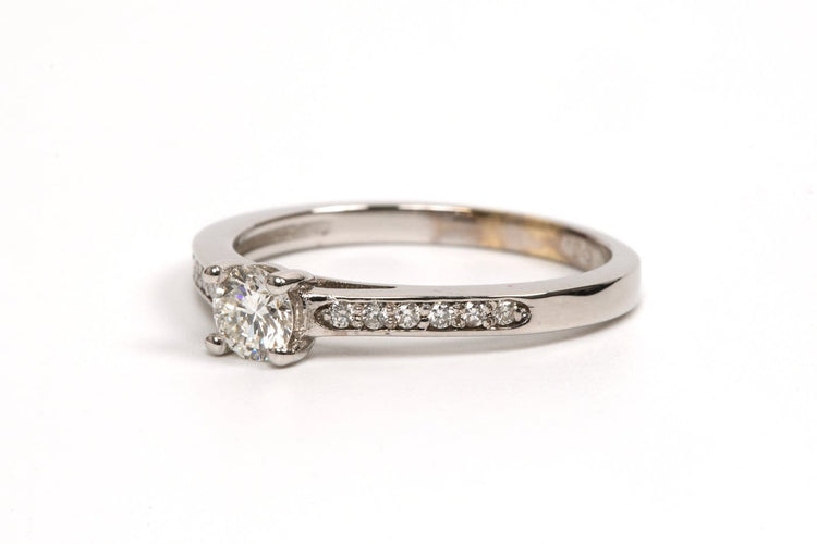 Bague 57 Bague contemporaine en or blanc 18 carats et diamants 58 Facettes 21756