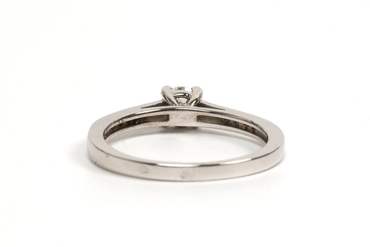 Bague 57 Bague contemporaine en or blanc 18 carats et diamants 58 Facettes 21756