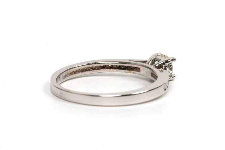 Bague 57 Bague contemporaine en or blanc 18 carats et diamants 58 Facettes 21756