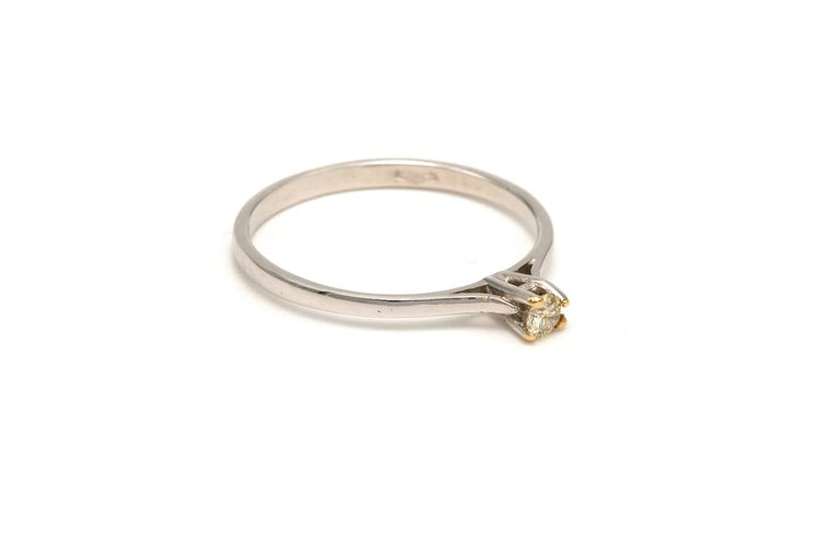 53 Bague contemporaine en or blanc et diamant 58 Facettes 19411