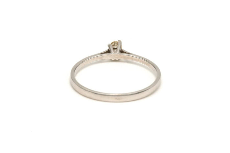 53 Bague contemporaine en or blanc et diamant 58 Facettes 19411