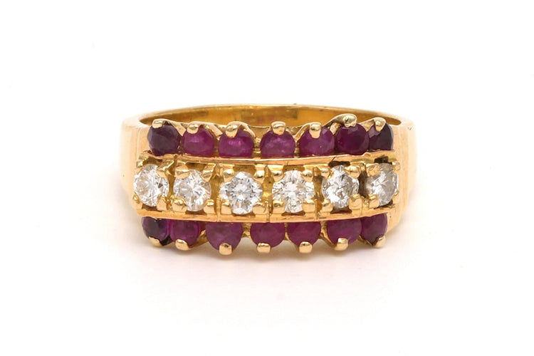 Bague 50 Bague contemporaine en or jaune 18 carats, rubis et diamants 58 Facettes 18669