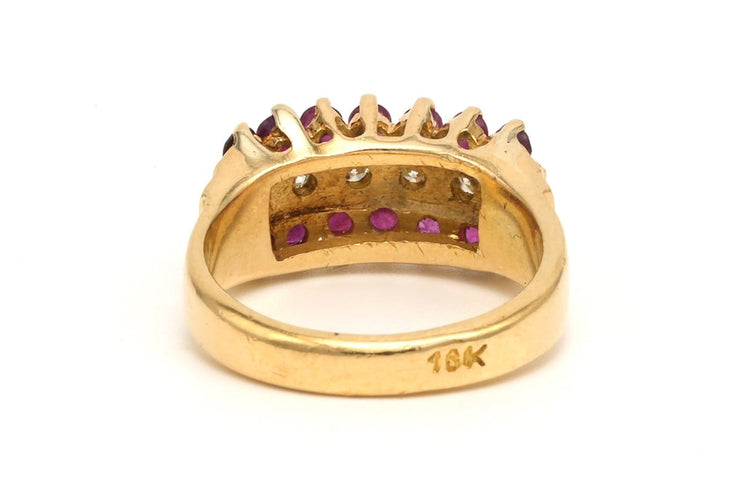 Bague 50 Bague contemporaine en or jaune 18 carats, rubis et diamants 58 Facettes 18669