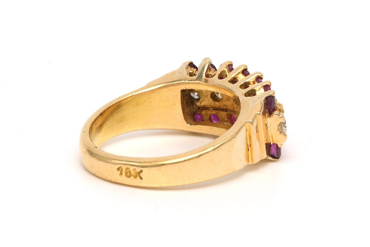 Bague 50 Bague contemporaine en or jaune 18 carats, rubis et diamants 58 Facettes 18669
