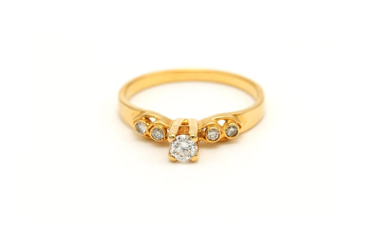 50 Bague contemporaine en or jaune 18 carats et diamants 58 Facettes 18667