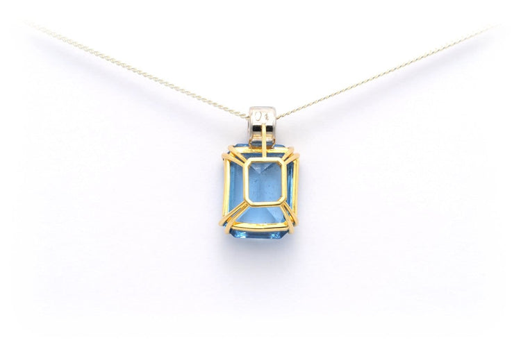 Pendentif Pendentif contemporain en or jaune 18 carats, topaze bleu suisse et diamants 58 Facettes 17864