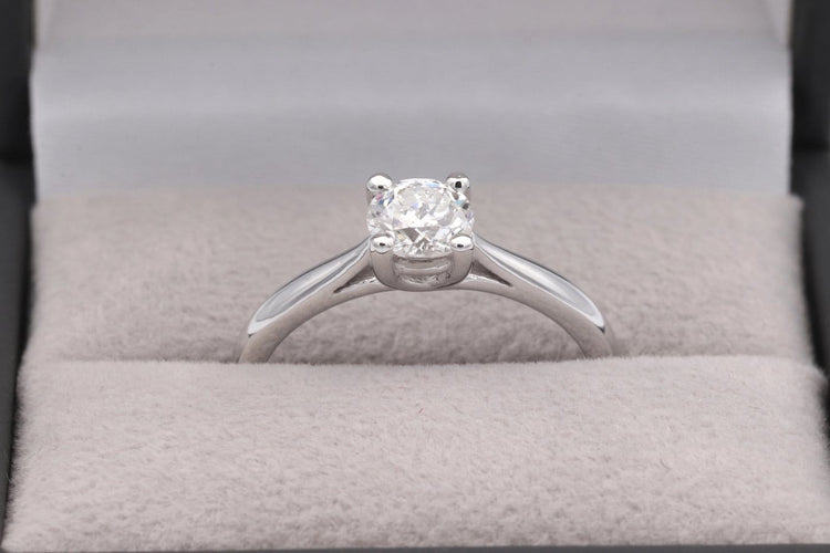 Bague 52 Solitaire contemporain - Bague en or blanc et diamant 58 Facettes 23064