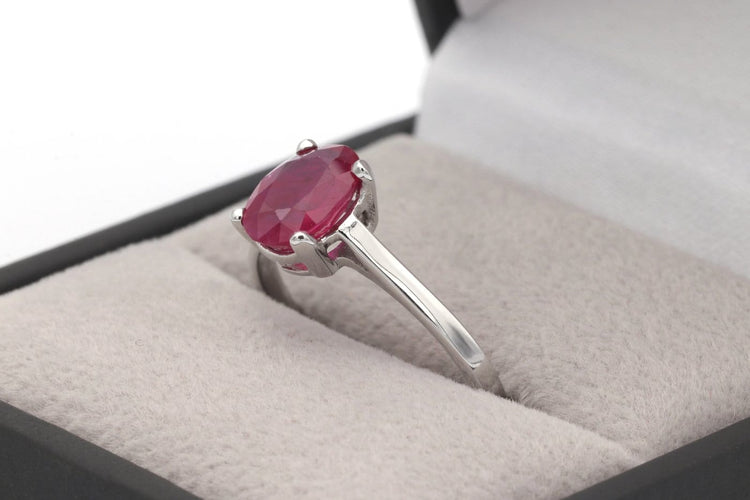 Bague 52 Bague contemporaine en or blanc 18 carats et rubis 58 Facettes 19408