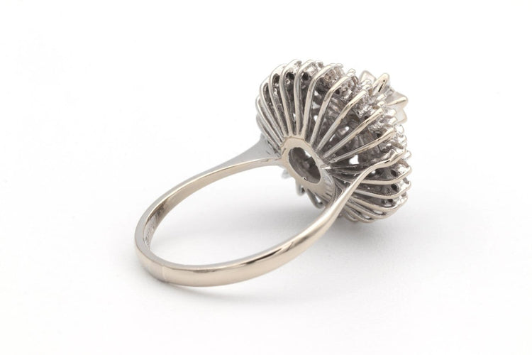 53 Bague années 70 en or blanc 18 carats et diamants 58 Facettes 22906