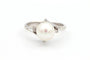 Bague 52 Années 70 - Bague en or blanc, perle et diamants 58 Facettes 19113