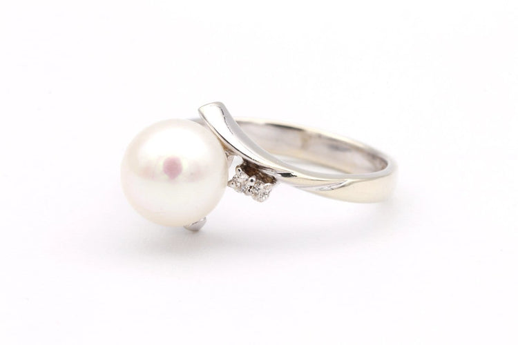52 Années 70 - Bague en or blanc, perle et diamants 58 Facettes 19113