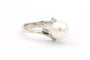 Bague 52 Années 70 - Bague en or blanc, perle et diamants 58 Facettes 19113