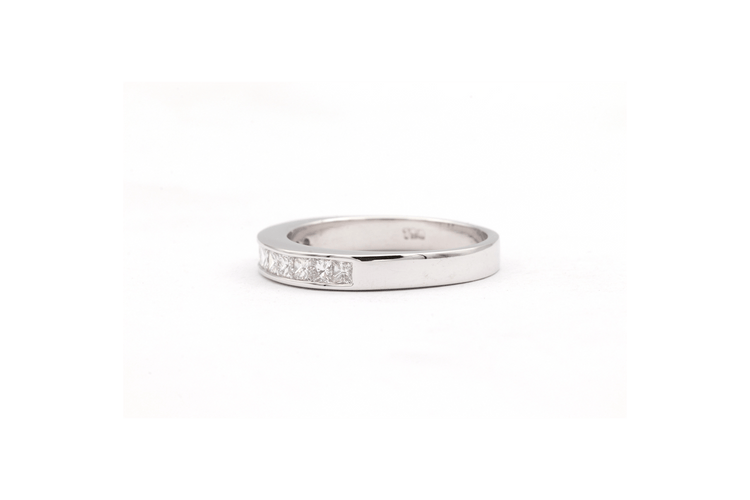 Bague 54 Alliance demi-américaine en or blanc 18 carats et diamants princesse 58 Facettes 19364