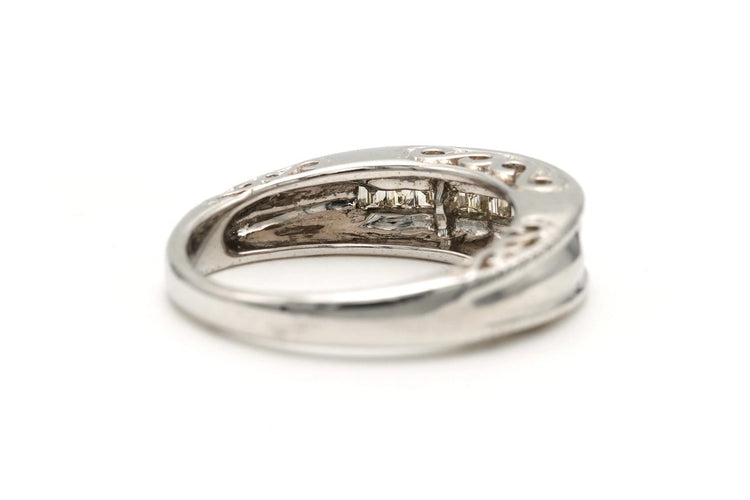 Bague 53 Bague contemporaine en or blanc 18 carats et diamants baguette 58 Facettes 19457