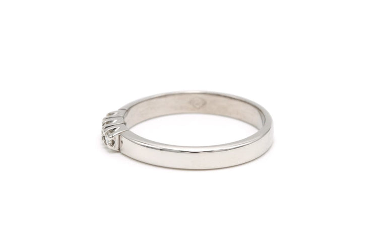 54 Bague contemporaine en or blanc et diamants 58 Facettes 23060