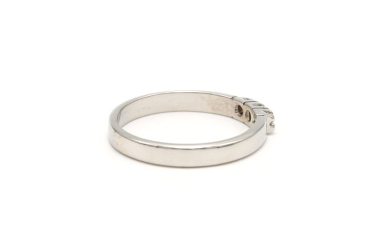 Bague 54 Bague contemporaine en or blanc et diamants 58 Facettes 23060