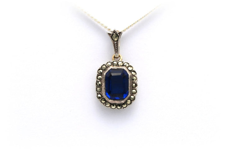 Pendentif contemporain en or jaune et blanc 18 carats, saphir et marcassites 58 Facettes 23053