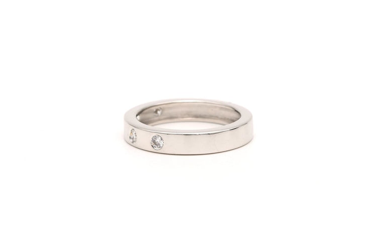 Bague 55 Bague contemporaine en or blanc 18 carats, diamants taille brillant (0,25 ct) 58 Facettes 19366