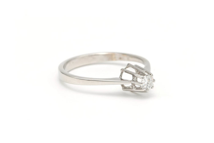 52 Bague contemporaine en or blanc 18 carats et diamant 58 Facettes 19786