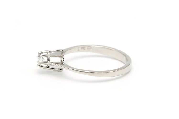 Bague 52 Bague contemporaine en or blanc 18 carats et diamant 58 Facettes 19786